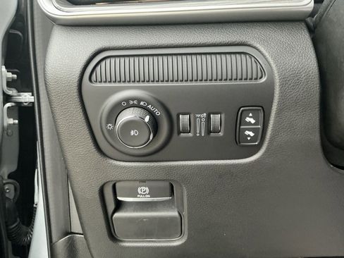 Used 2023 Jeep Wagoneer Series III w/ Premium Group I image 16