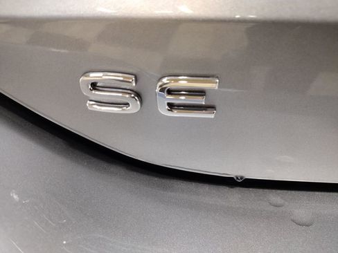 New 2025 Volkswagen Tiguan SE image 13