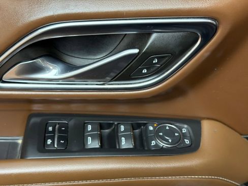 Used 2023 Chevrolet Suburban High Country AWD/4WD image 25