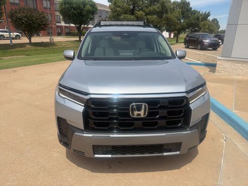 New 2026 Honda Pilot Touring image 3