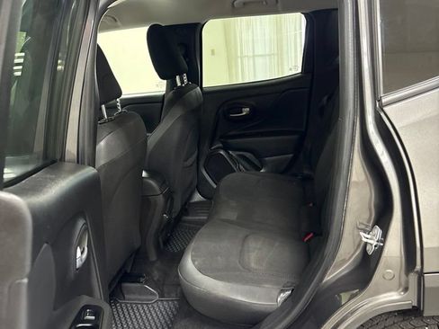 Used 2020 Jeep Renegade Altitude FWD image 20