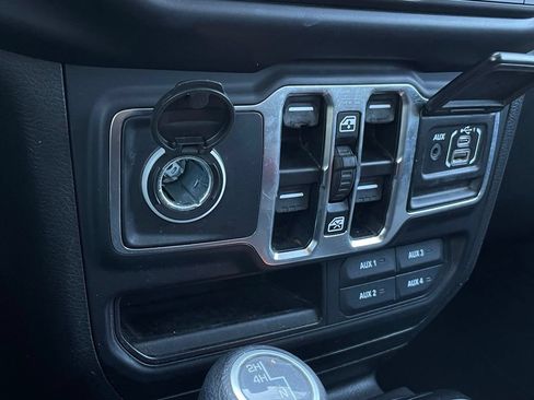 Used 2023 Jeep Wrangler Unlimited Sport AWD/4WD image 19