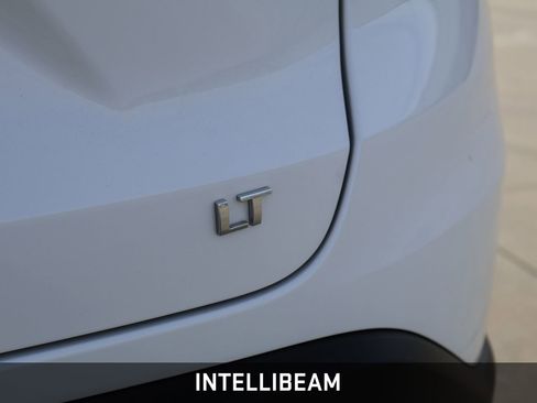 Used 2025 Chevrolet Trax LT w/ LT Convenience Package image 8