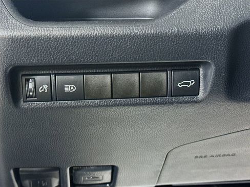 Used 2020 Toyota RAV4 XLE Premium image 31