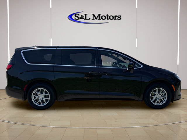 New 2027 Chrysler Pacifica Select FWD image 11