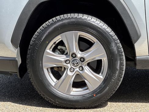 Used 2025 Toyota RAV4 XLE AWD/4WD image 12