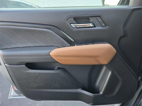 New 2025 GMC Canyon AT4 image 31