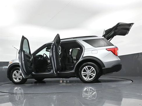Certified 2024 Ford Explorer XLT RWD image 50