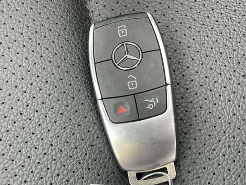 Used 2025 Mercedes-Benz GLS 450 4MATIC image 4