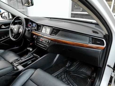 Used 2019 Kia Cadenza Premium image 13
