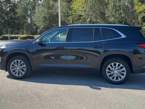 Used 2025 Buick Enclave Preferred image 5