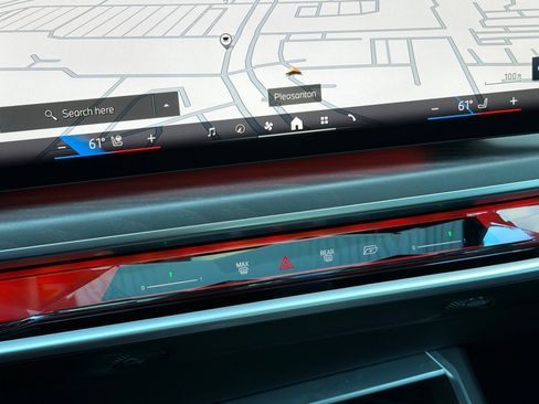 Certified 2023 BMW 740i image 27