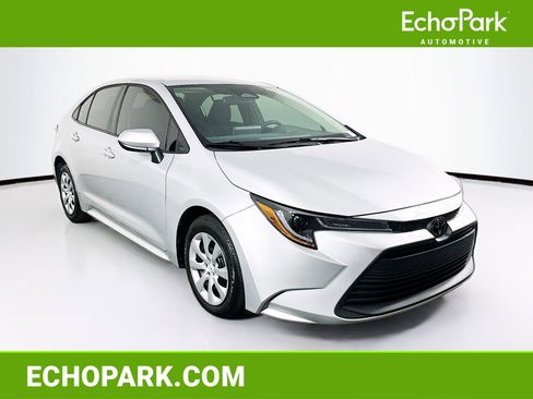 Used 2023 Toyota Corolla LE image 1