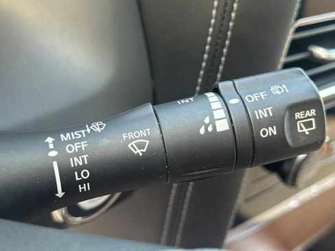 Used 2023 Nissan Armada SL w/ Captain's Chairs Package image 38