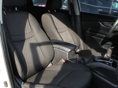 Used 2020 Nissan Rogue SV image 22