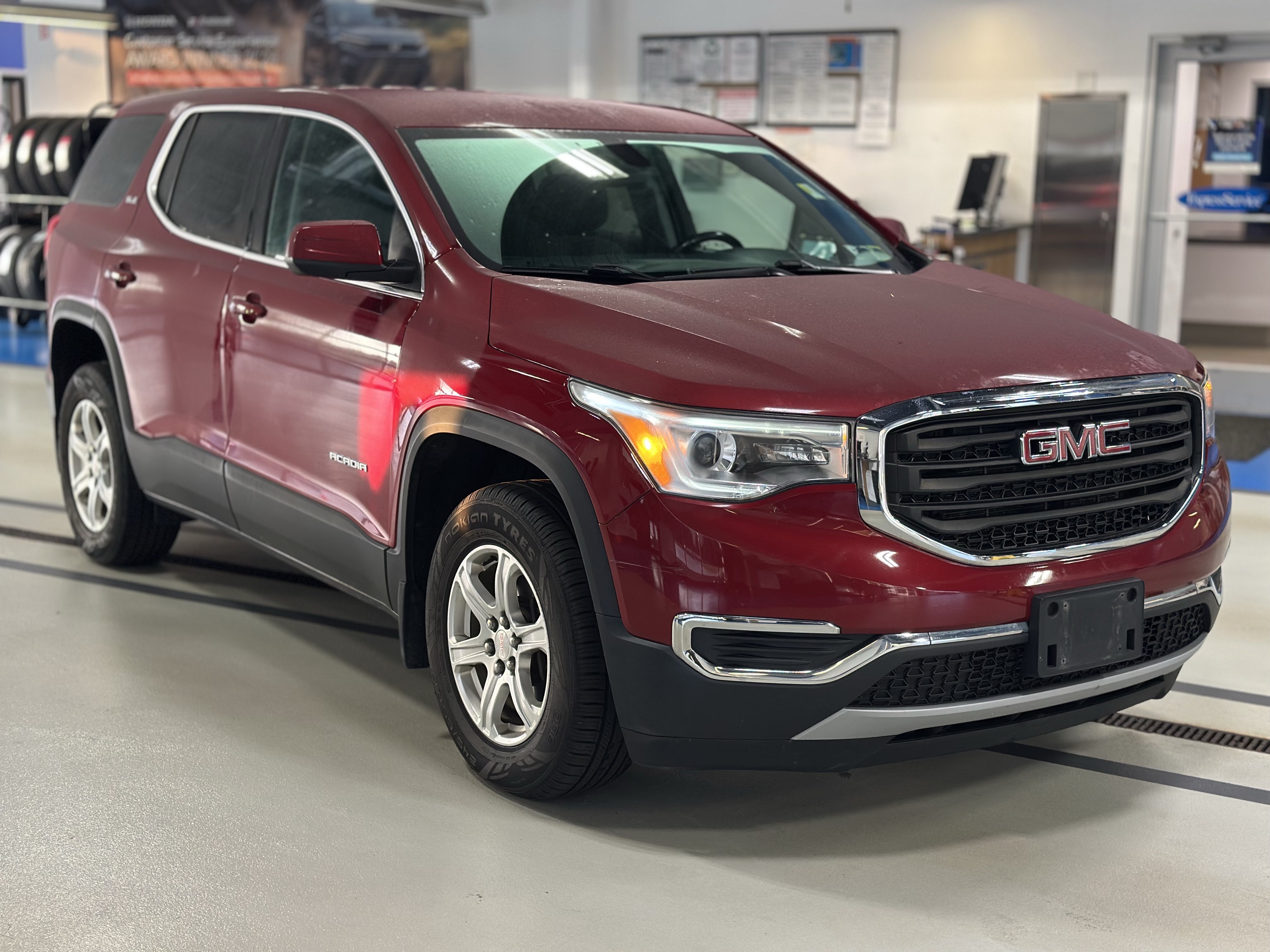 Used 2019 GMC Acadia SLE AWD/4WD image 3
