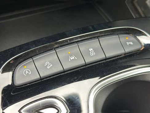 Used 2023 Buick Envision Essence AWD/4WD image 28