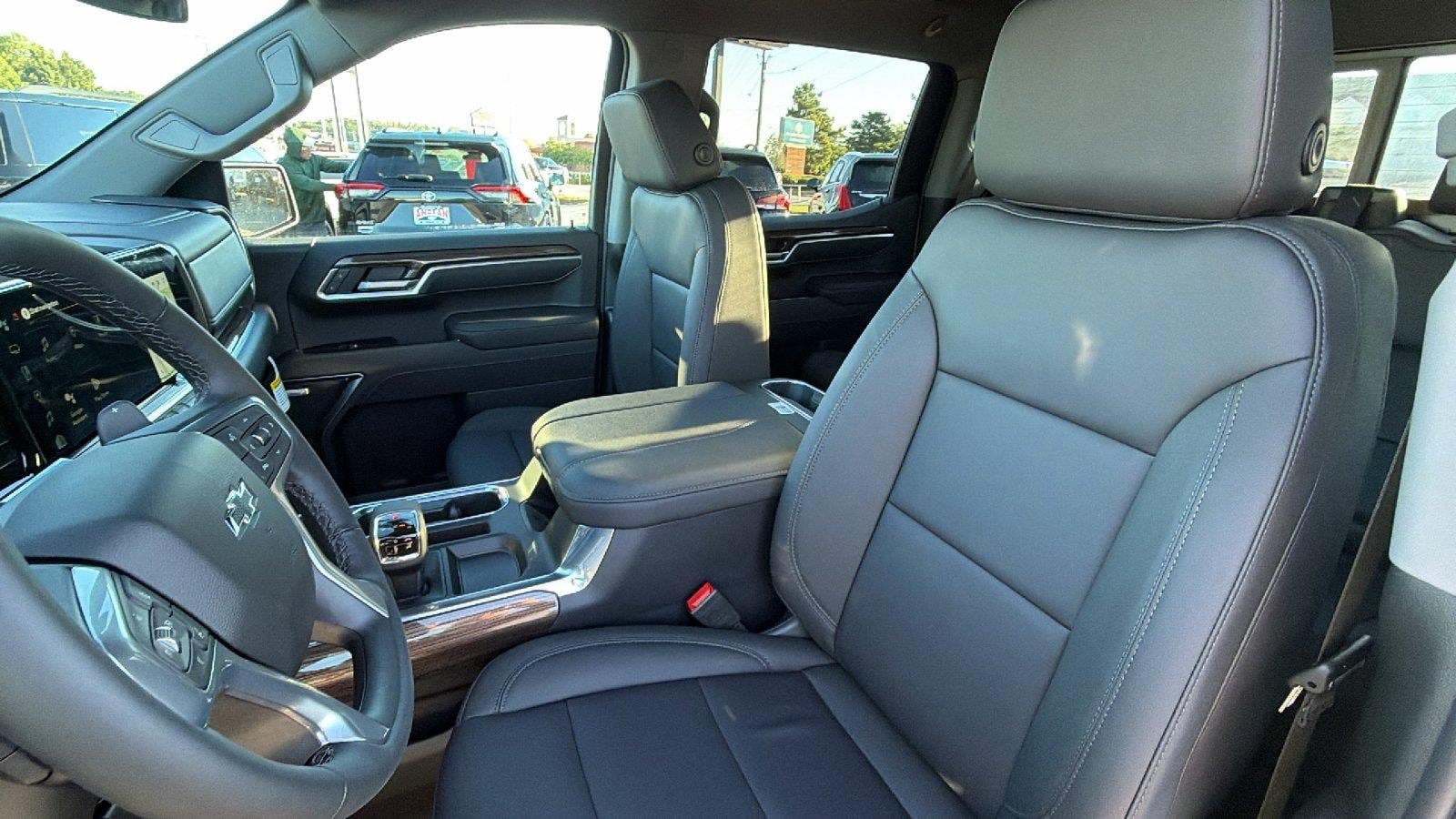 New 2026 Chevrolet Silverado 1500 RST w/ RST All Star Premium Package AWD/4WD image 4