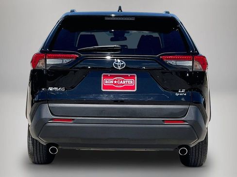 Used 2025 Toyota RAV4 LE AWD/4WD image 6