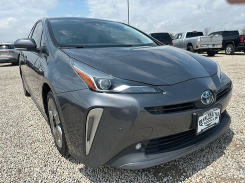 Used 2022 Toyota Prius XLE FWD image 2