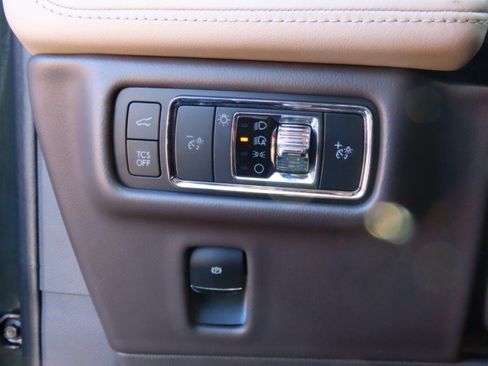 Certified 2022 Lincoln Nautilus Reserve image 25