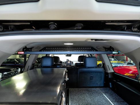 Used 2019 Toyota Land Cruiser image 97