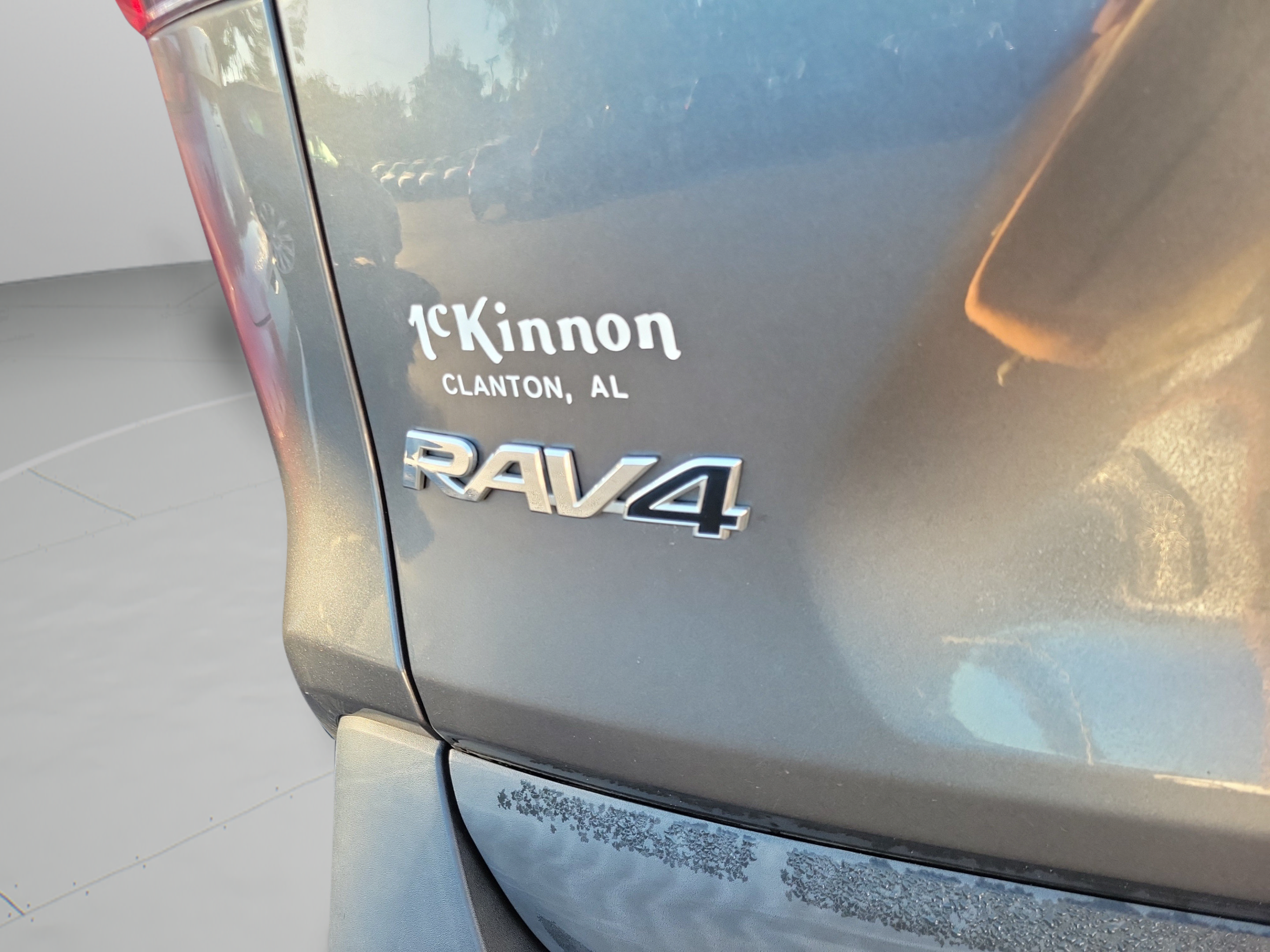 Used 2021 Toyota RAV4 XLE w/ Convenience Package FWD image 23