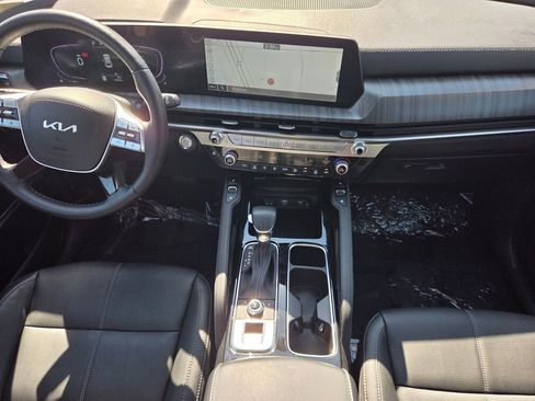Used 2025 Kia Telluride EX w/ EX Captain's Chair Package AWD/4WD image 15