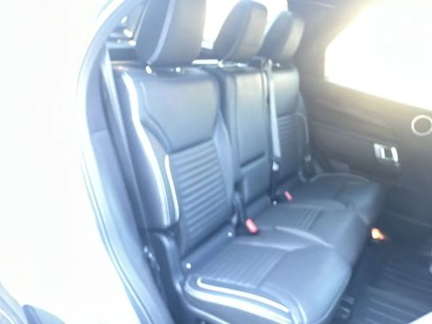 Used 2023 Land Rover Discovery HSE R-Dynamic AWD/4WD image 14