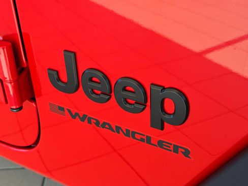 Used 2025 Jeep Wrangler Sport S image 6