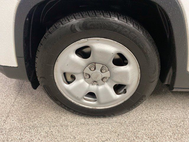 Used 2019 Jeep Cherokee Latitude FWD image 9