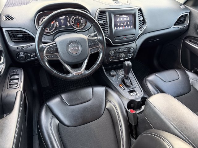 Used 2020 Jeep Cherokee Latitude Plus w/ Cold Weather Group AWD/4WD image 32