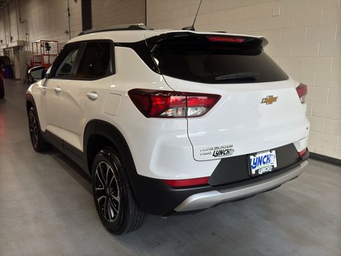 Used 2025 Chevrolet TrailBlazer LT image 3