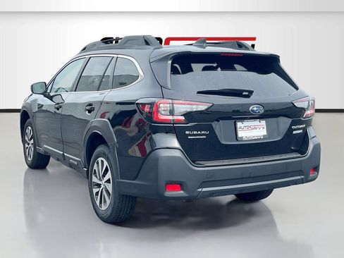 Used 2025 Subaru Outback Premium AWD/4WD image 5