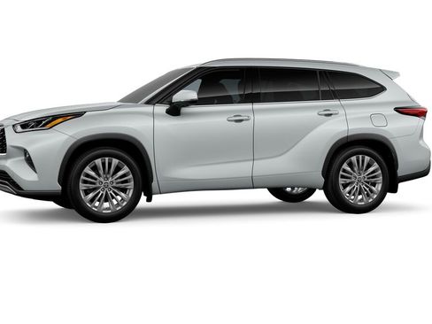 New 2026 Toyota Highlander Platinum image 3