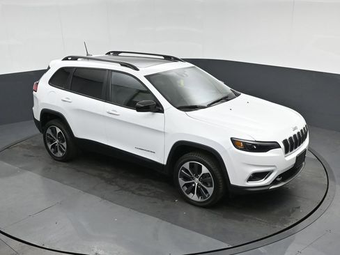Used 2022 Jeep Cherokee Limited w/ Elite Package AWD/4WD image 60