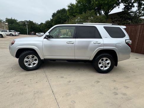Used 2019 Toyota 4Runner SR5 AWD/4WD image 4