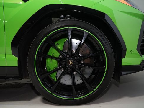 Used 2022 Lamborghini Urus AWD/4WD image 37