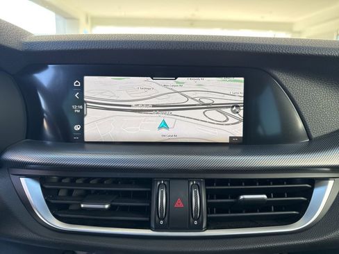 Used 2023 Alfa Romeo Stelvio Veloce image 14