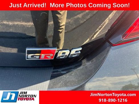Used 2025 Toyota GR86 Premium w/ ALL Weather Mat Package (TMS) RWD image 5