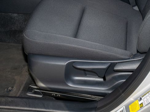 Used 2025 Toyota Corolla LE image 27