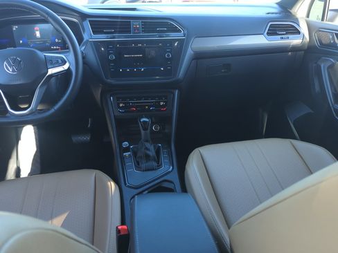 Certified 2023 Volkswagen Tiguan SE w/ Panoramic Sunroof Package image 19