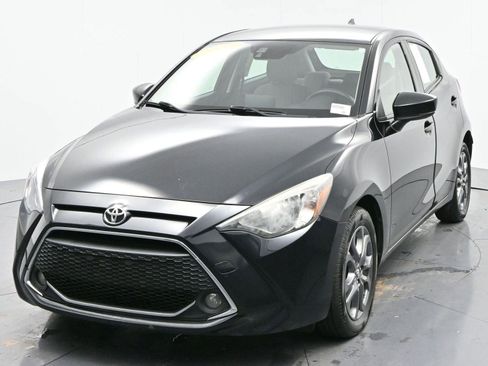 Used 2020 Toyota Yaris LE image 3