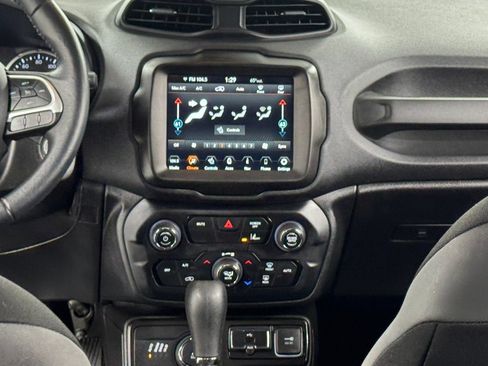 Used 2023 Jeep Renegade Latitude w/ Premium Group AWD/4WD image 16