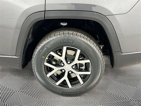 New 2025 Jeep Grand Cherokee L Limited image 16