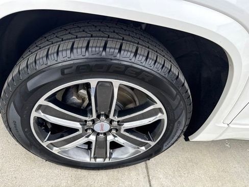 Used 2019 GMC Acadia Denali w/ Technology Package AWD/4WD image 17