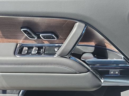 New 2026 Land Rover Range Rover Long Wheelbase SE AWD/4WD image 30