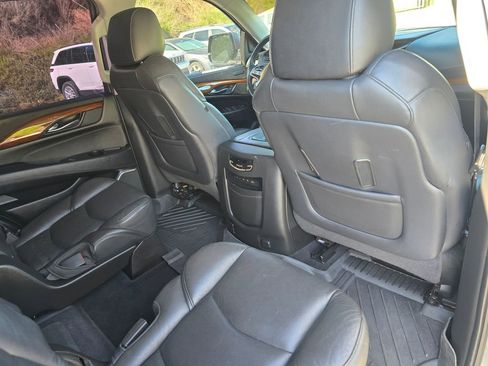 Used 2020 Cadillac Escalade Premium Luxury AWD/4WD image 32
