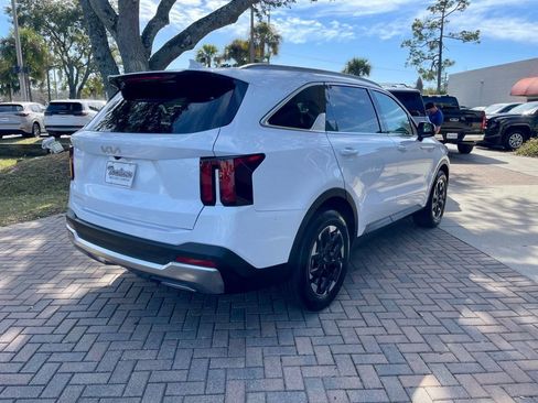 Used 2025 Kia Sorento S image 6