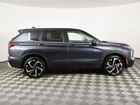 Used 2025 Mitsubishi Outlander SE AWD/4WD image 5
